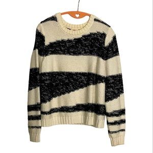 Levi’s women’s fleece sweat shirt (S)